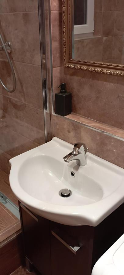 City Center Apartment In Middle Of ブラチスラヴァ エクステリア 写真