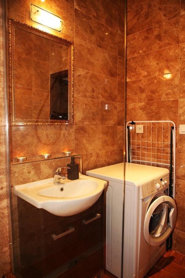 City Center Apartment In Middle Of ブラチスラヴァ エクステリア 写真